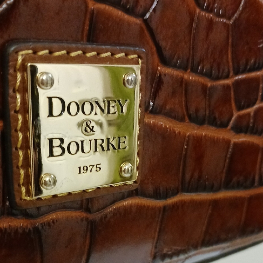 Chic Brown Crocodile Pattern Shoulder Bag - image 2